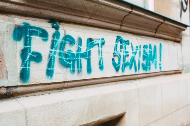 כיתוב על הקיר של fight sexism